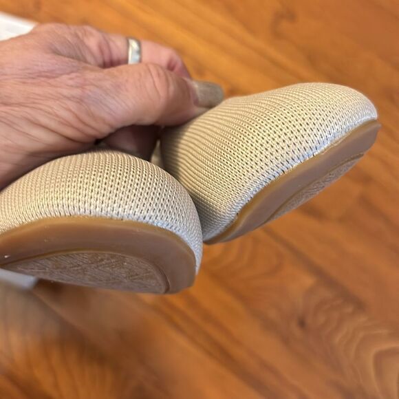 Dream Pairs Size 10 Nude memory foam flats. - Picture 5 of 13